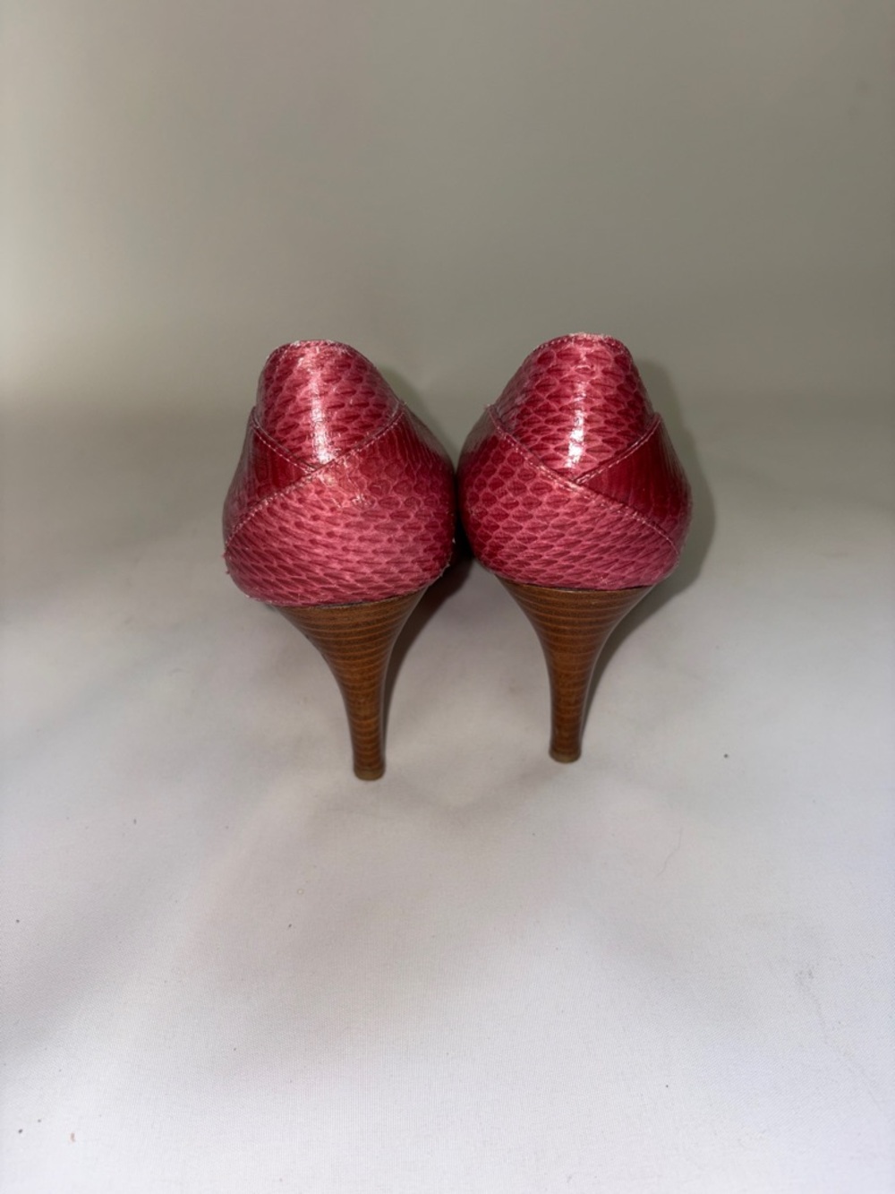 Bandolino Red Snakeskin Pointed-Toe Pumps Size 8.5 - Picture 5 of 7